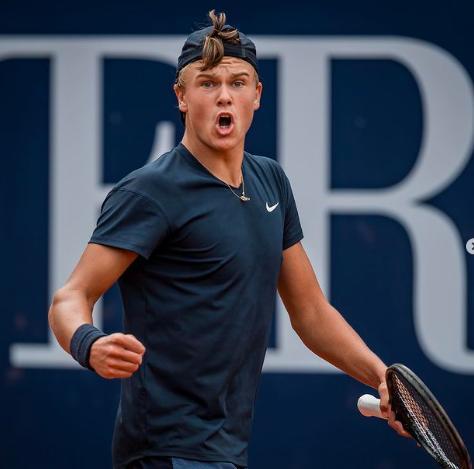 更是在球队 更是在球队