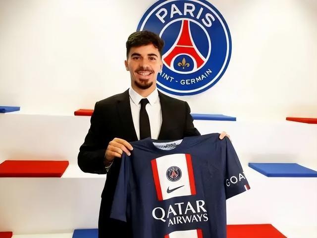 牌或红牌 牌或红牌